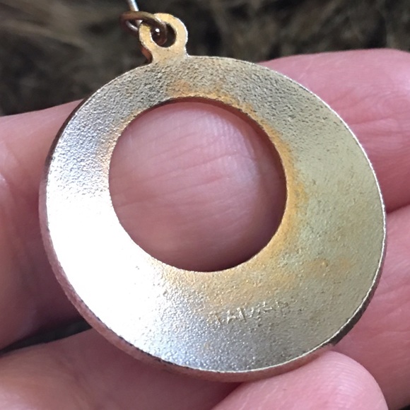 Vintage gold tone ombré laser cut disc earrings - Picture 4 of 4